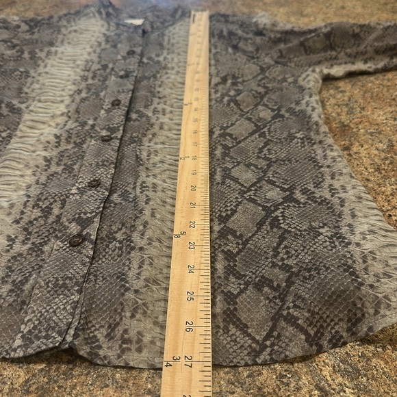 Michael Kors Button Up Shirt Size 12 Gray Black Animal Print Band Collar - Picture 13 of 13